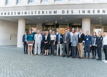Empfang der Medaillengewinnerinnen und -gewinner der Sommer-Universiade im BMI