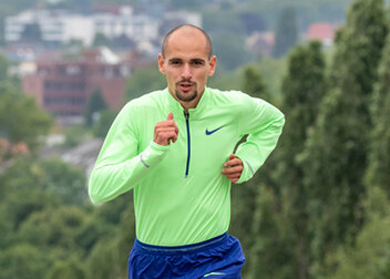 Digitaler Wettkampf statt Olympiavorbereitung: Vera Coutellier und Hendrik Pfeiffer gewinnen erste digitale NRW Uni-Laufcup-Serie 