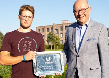 FISU ATTRIBUTION PLAQUE MACHT STATION AN HOCHSCHULE NIEDERRHEIN