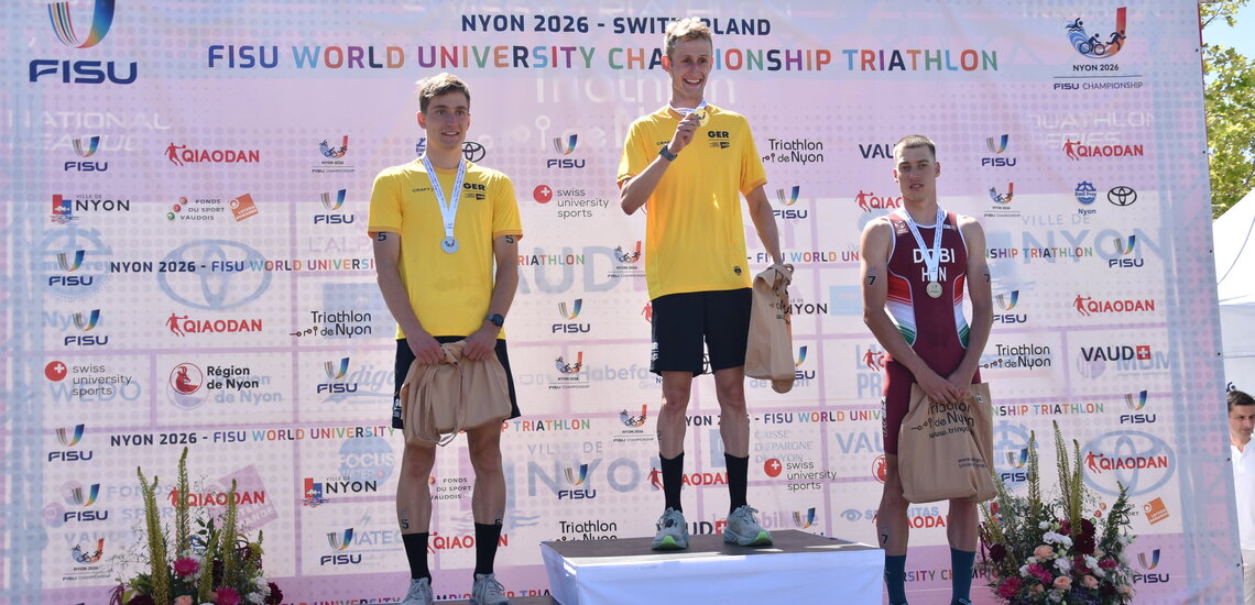 Gold in Staffel und Einzel: Team Studi glänzt bei WUC Triathlon in Nyon