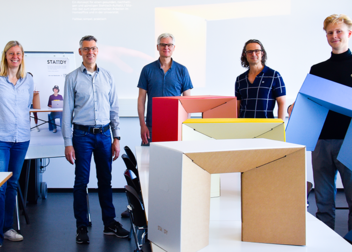 Faltbar, simpel, praktisch! – Stehtischaufsatz STANDY von Studierenden für Studierende entwickelt