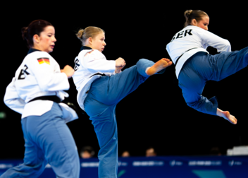 Nächstes Gold im Wasserspringen, Taekwondo Frauen jubeln über Bronze