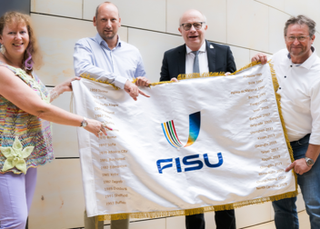 FISU-Flagge in Nordrhein-Westfalen angekommen