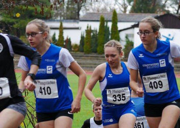 Zwillinge Nele und Lea Weike laufen beim adh-Hochschullauf in die Top-5 – Esther Jacobitz Maß aller Dinge 