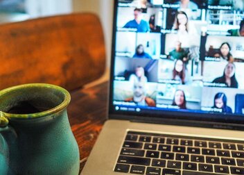 Vertretende kleiner Hochschulsporteinrichtungen tauschen sich in Online-Workshop aus