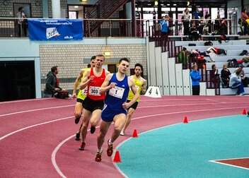 354 Aktive kämpfen bei der DHM Leichtathletik (Halle) um Siegernadeln