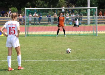 EUSA Games 2024: Fußballerinnen der Uni Würzburg holen Gold im Neunmeterschießen, Männer scheitern im Finale
