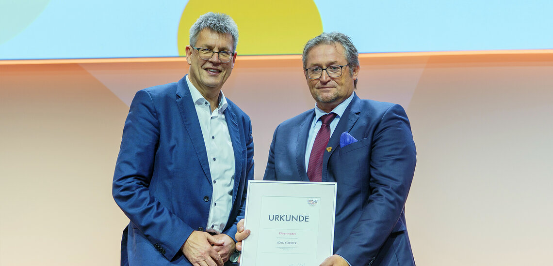 Jörg Förster mit DOSB-Ehrennadel ausgezeichnet