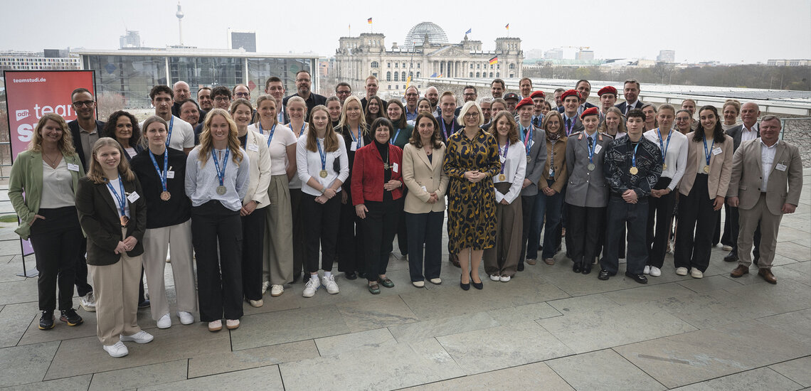 Ehrung der Medaillengewinnerinnen und -gewinner der FISU Games 2025 im Bundeskanzleramt