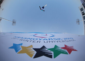 PI 29. Winter-Universiade Krasnojarsk: Emma Weiss Fünfte im Aerials-Wettbewerb │ Tim Siegmund starker 17ter im Super-G │ Langläuferin Ann-Cathrin Uhl 26te über 5km