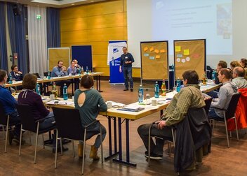 Intensiver Austausch beim Treffen kleiner Hochschulsporteinrichtungen und zwischen regionalen Bildungsbeauftragten